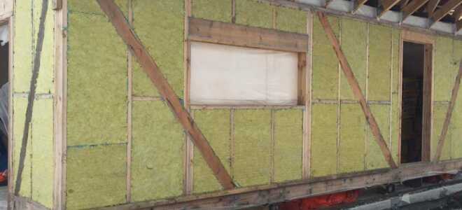 Как можно утеплить щитовой дом изнутри и снаружи своими руками?