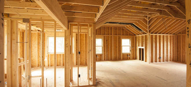 Особенности каркасных домов без отделки: способ сэкономить или нажить проблем?