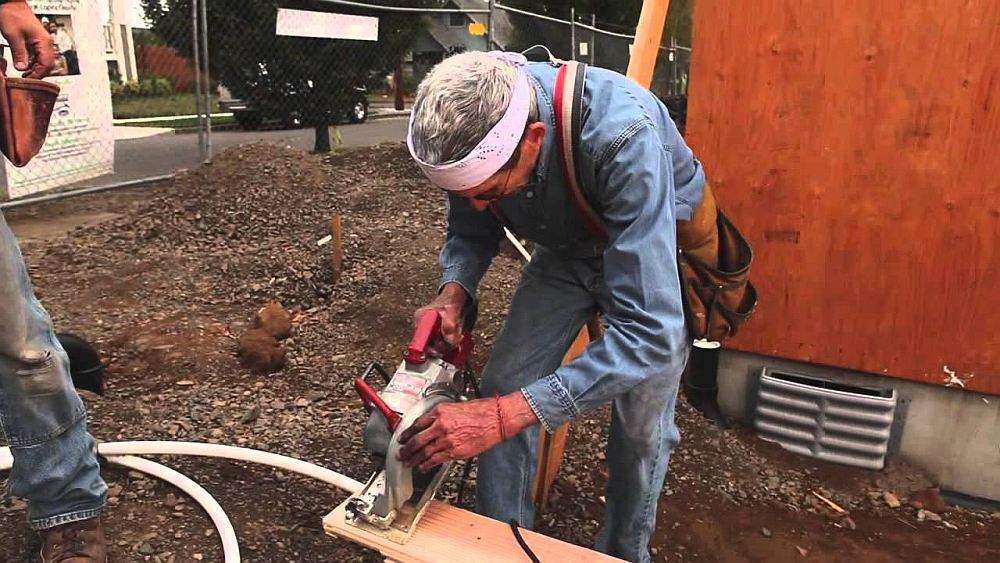 Ларри Хон за работой