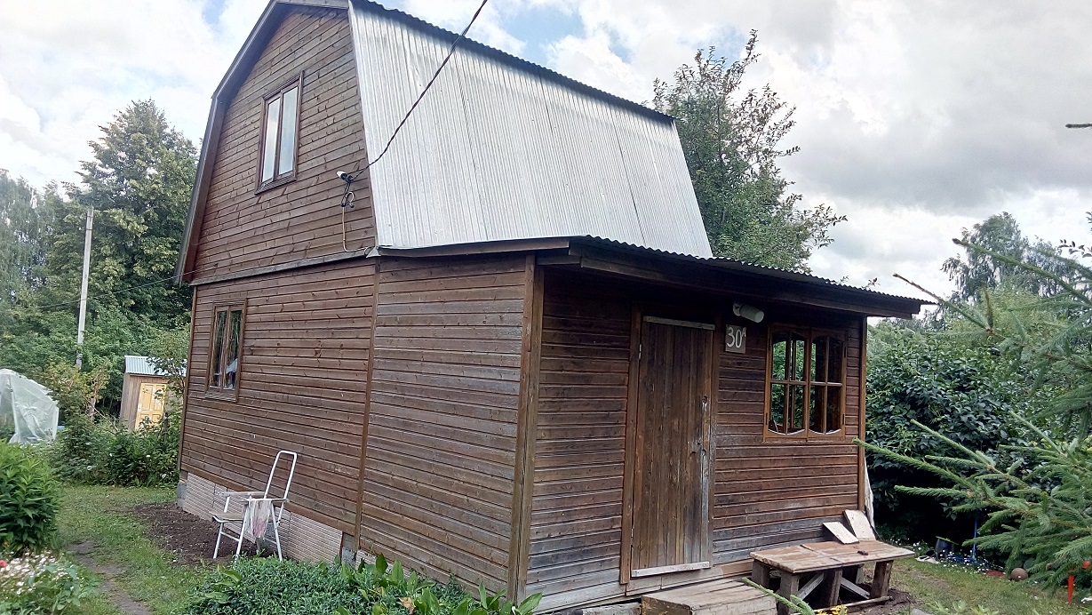 Старый щитовой дом