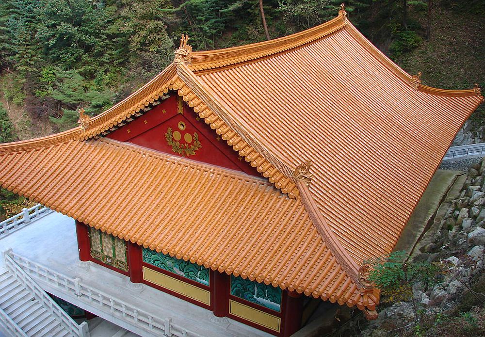 Двускатная крыша в японском стиле