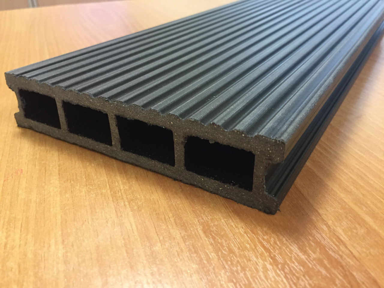 Террасная доска в разрезе